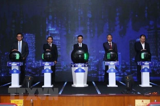 Nghi thức phát động Chiến dịch thúc đẩy chuyển đổi số bằng nền tảng điện toán đám mây Việt Nam. (Nguồn: TTXVN) Nghi thức phát động Chiến dịch thúc đẩy chuyển đổi số bằng nền tảng điện toán đám mây Việt Nam. (Nguồn: TTXVN)