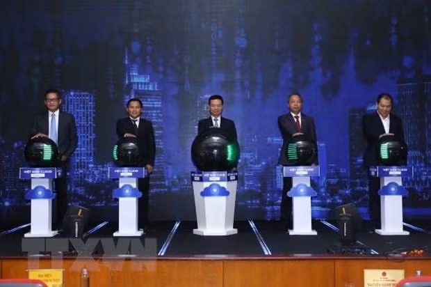 Nghi thức phát động Chiến dịch thúc đẩy chuyển đổi số bằng nền tảng điện toán đám mây Việt Nam. (Nguồn: TTXVN)