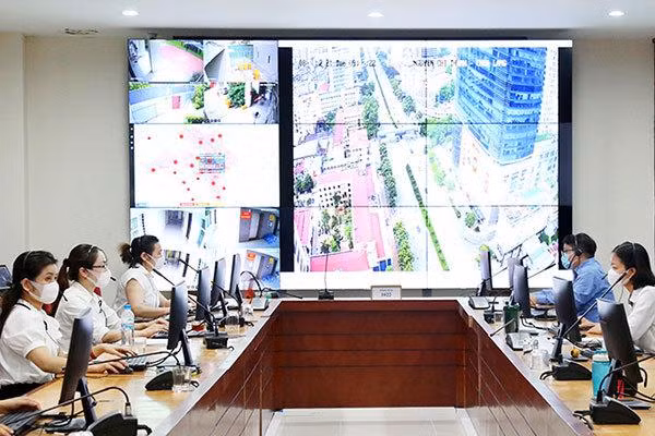 Bộ phận trực, tiếp nhận và xử lý thông tin phản ánh về dịch Covid-19 của Sở TT&TT Hà Nội. Ảnh: Hanoi.gov.vn