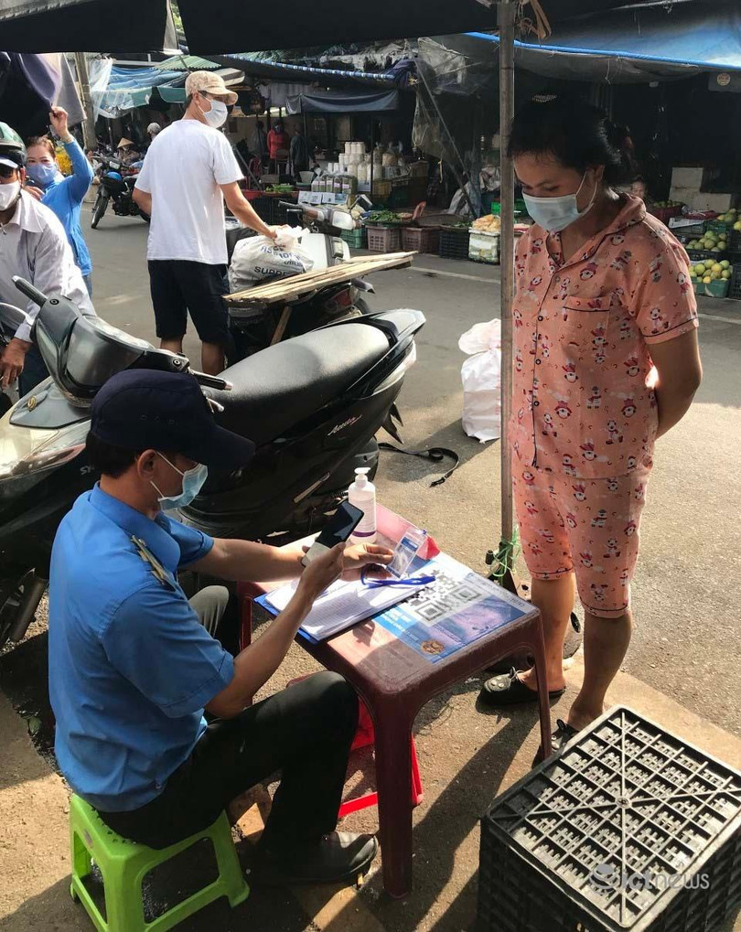 Giải pháp cấp “Thẻ kiểm soát dịch bệnh” sử dụng mã QR quốc gia cũng tạo điều kiện cho những người không dùng smartphone có thể tham gia chống dịch.