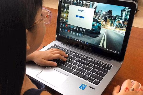 Nhiều trường lựa chọn học trực tuyến qua Zoom
