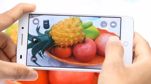 Sở hữu bộ đôi camera trước và sau mạnh mẽ,Obi S507 sẽ mang đến cho bạn những khung hình rõ nét và sống động. Sở hữu bộ đôi camera trước và sau mạnh mẽ,Obi S507 sẽ mang đến cho bạn những khung hình rõ nét và sống động.