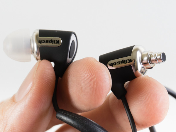 Klipsch R6 In-ear Bluetooth cũng cung cấp sẵn các tùy chọn kích cỡ đệm silicon đa dạng để người dùng lựa chọn.