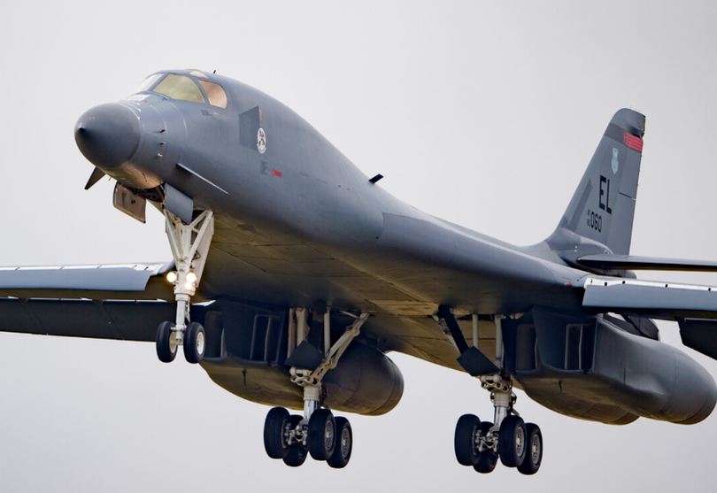 B-1B se co them cac gia treo.png