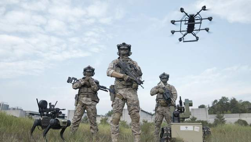 UAV, cho may va xe chien dau da pho cap.png