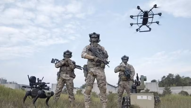 UAV, cho may va xe chien dau da pho cap.png