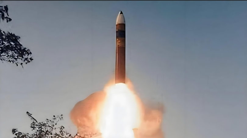 Ấn Độ phóng thử nghiệm tên lửa Agni-5 phiên bản mới mang nhiều đầu đạn. Ảnh: Thepaper.