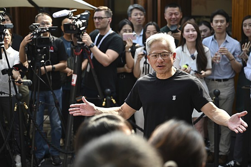 Jensen Huang thong bao.png
