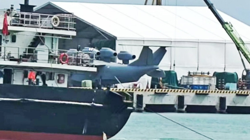 Hình ảnh chiếc "Quái vật Bột Hải" của Trung Quốc lộ trên mạng xã hội. Ảnh: Naval News.