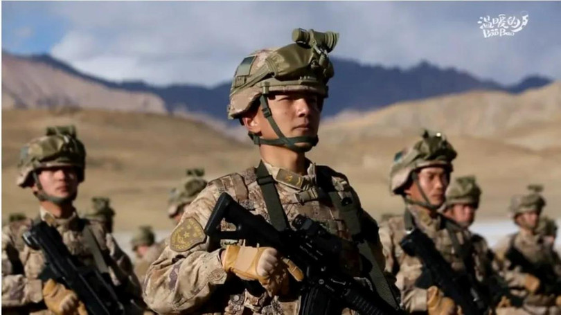 Mu bao hiem vơi kinh nhin da nang.jpeg