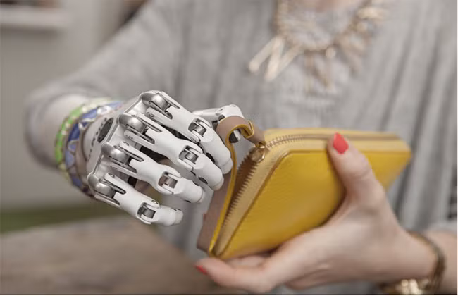 Con người trong tương lai sẽ là sự kết hợp giữa người và máy móc (ảnh: Futurism)