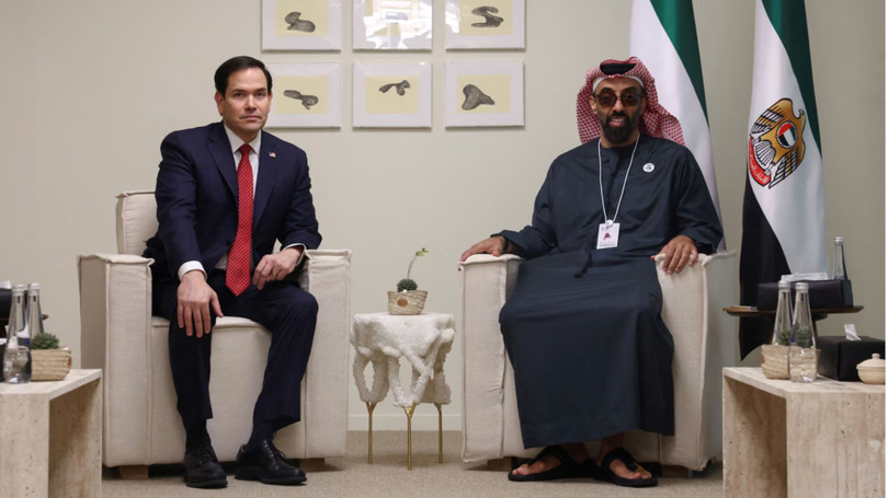 Ngoại trưởng Mỹ Marco Rubio chụp ảnh cùng Cố vấn An ninh Quốc gia UAE Sheikh Tahnoon bin Zayed Al Nahyan ở Abu Dhabi, UAE. Ảnh: Reuters.