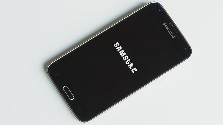 Cứu nguy “dế yêu” bị dính nước với 10 bước đơn giản ảnh 4