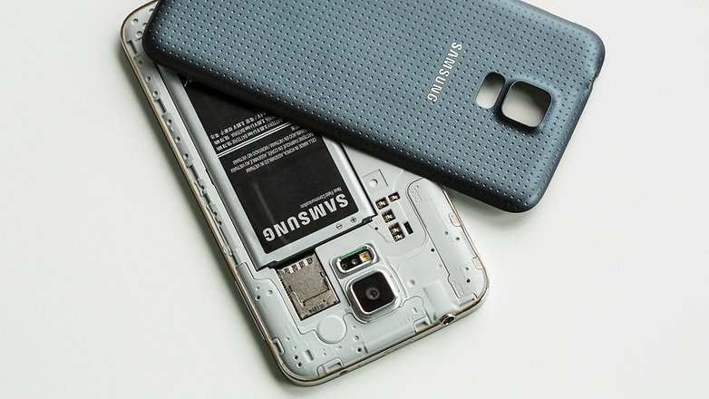 Cứu nguy “dế yêu” bị dính nước với 10 bước đơn giản ảnh 3