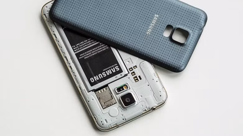 Cứu nguy “dế yêu” bị dính nước với 10 bước đơn giản ảnh 3