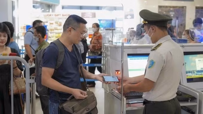 Đề xuất cá nhân nợ thuế 120 ngày từ 10 triệu đồng, đại diện doanh nghiệp nợ từ 100 triệu đồng sẽ bị tạm hoãn xuất cảnh. Ảnh minh họa.