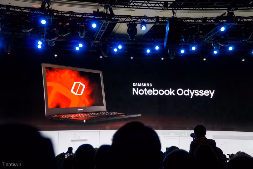 Samsung lấn sân laptop chơi game