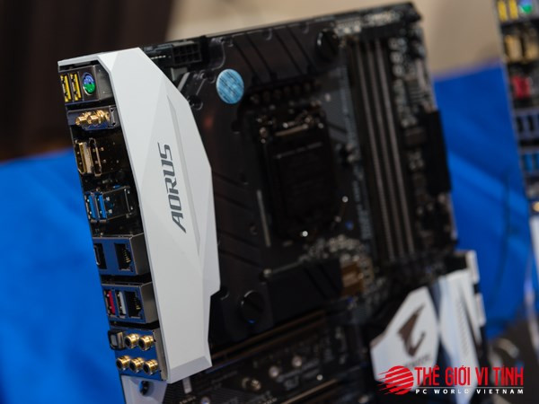 Cận cảnh một bo mạch chủ AORUS.