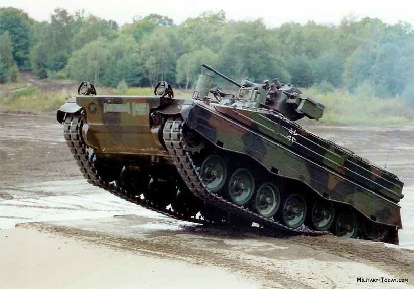 xe-bo-binh-chien-dau-marder-1a3-03-2471.jpg