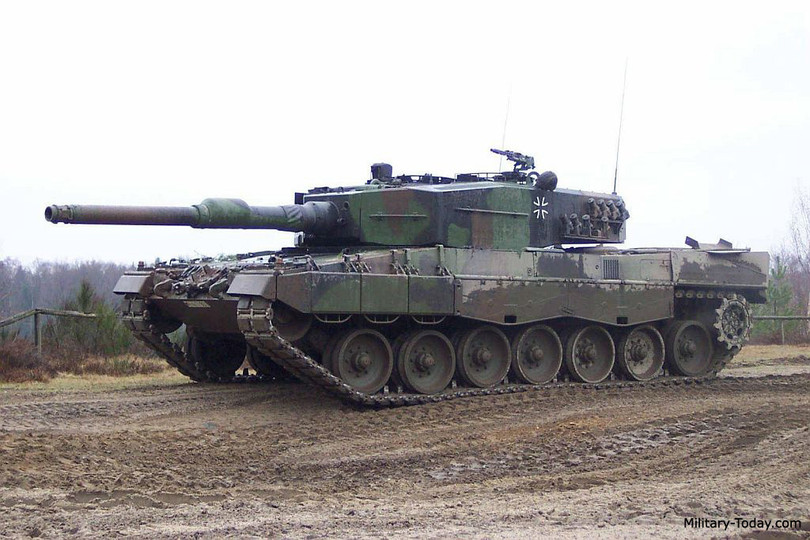 xe-tang-leopard-2a4-03-450.jpg