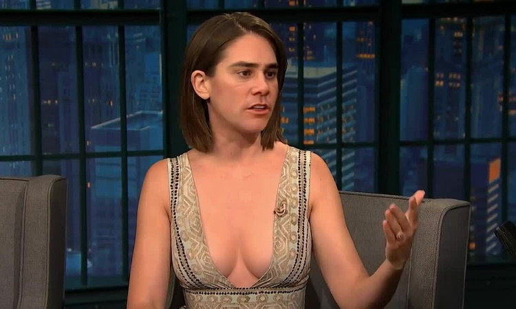 Khuôn mặt nam diễn viên hài Mỹ Jim Carrey được ghép trên cơ thể một phụ nữ với biểu cảm như thật. Video này được tạo bằng phần mềm DeepFaceLab. Video: Facial Deception. Khuôn mặt nam diễn viên hài Mỹ Jim Carrey được ghép trên cơ thể một phụ nữ với biểu cảm như thật. Video này được tạo bằng phần mềm DeepFaceLab. Video: Facial Deception.