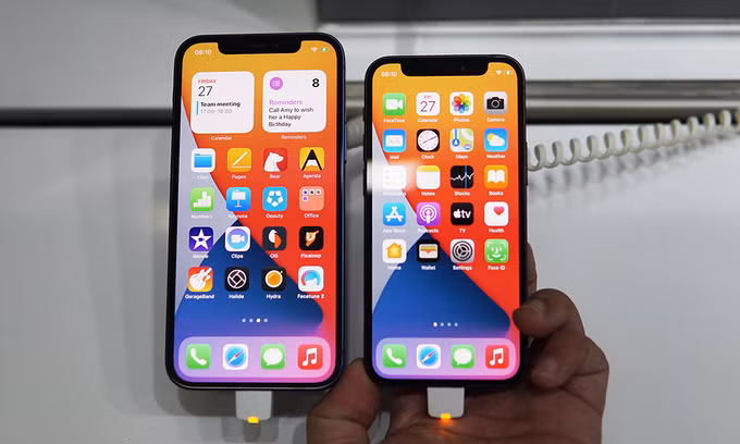 iPhone 12 và iPhone 12 mini. Ảnh: Lưu Quý