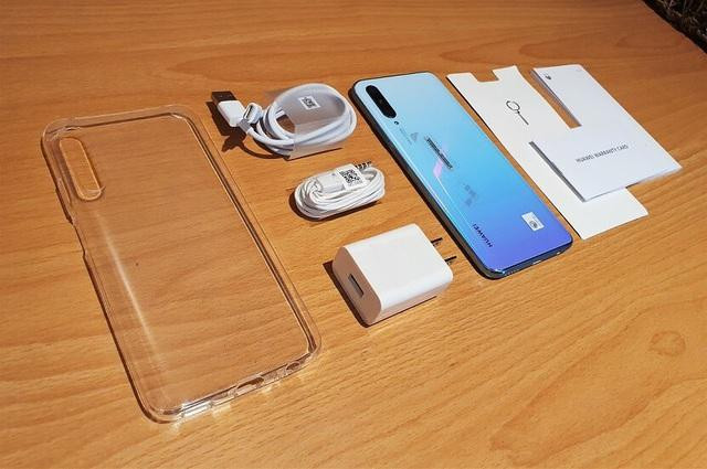 Huawei đang cân nhắc loại bỏ sạc khi bán các thiết bị điện tử của hãng như smartphone, tai nghe không dây, máy tính bảng… Huawei đang cân nhắc loại bỏ sạc khi bán các thiết bị điện tử của hãng như smartphone, tai nghe không dây, máy tính bảng…