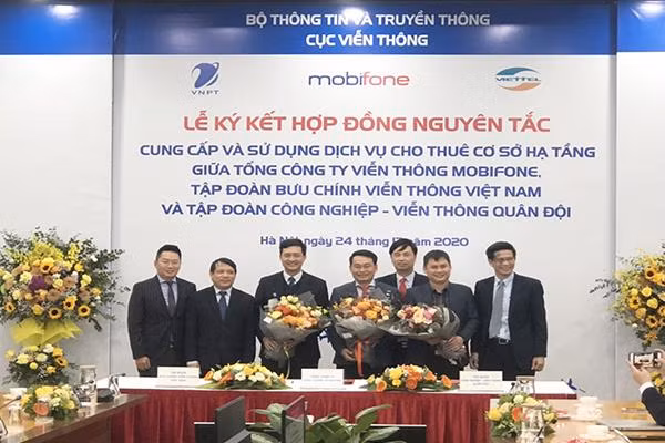 Các nhà mạng di động vừa ký kết hợp đồng nguyên tắc về việc cung cấp và sử dụng dịch vụ cho thuê hạ tầng. Các nhà mạng di động vừa ký kết hợp đồng nguyên tắc về việc cung cấp và sử dụng dịch vụ cho thuê hạ tầng.