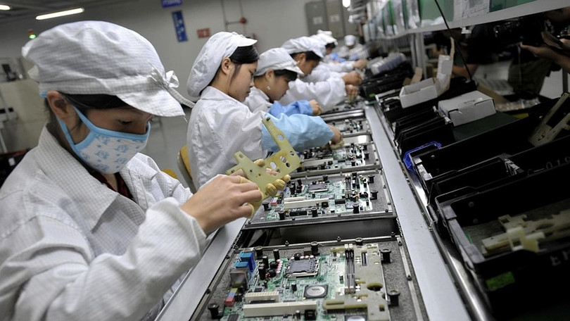 Bên trong nhà máy sản xuất của Foxconn tại Trung Quốc. Ảnh: Cnbc. Bên trong nhà máy sản xuất của Foxconn tại Trung Quốc. Ảnh: Cnbc.