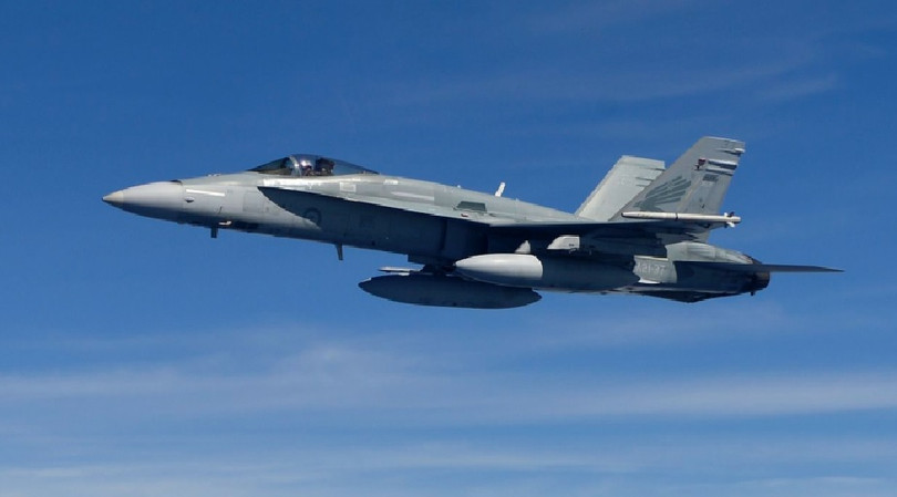 f-18-uc-8827.jpg