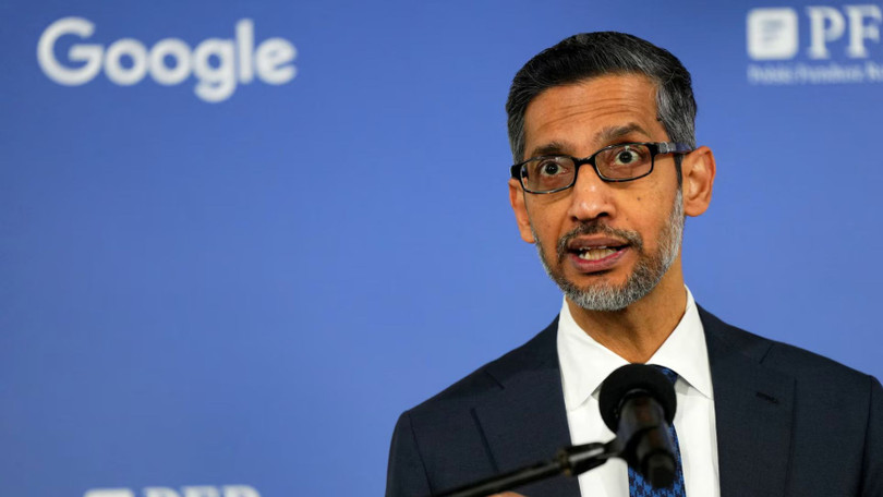CEO của Alphabet và Google, Sundar Pichai phát biểu với giới truyền thông tại Google Campus ở Warsaw, Ba Lan. Ảnh: Reuters.