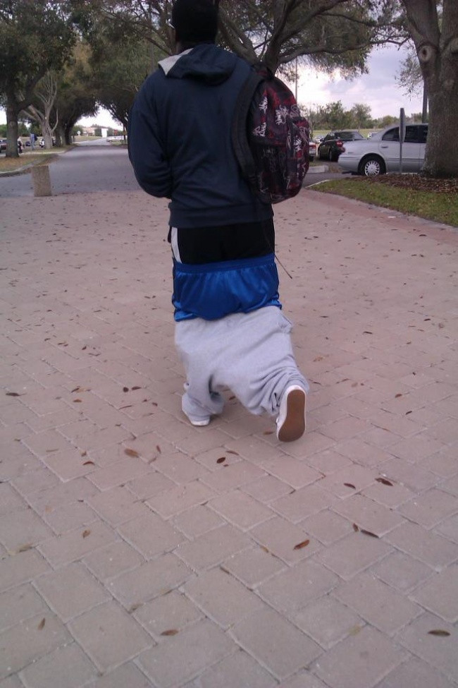 Khi thời tiết quá lạnh và bạn phải mặc rất nhiều quần áo.