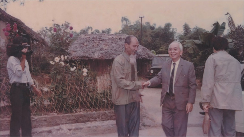 Đại tướng Võ Nguyên Giáp tới thăm gia đình ông Nguyễn Đức Phươn.jpg