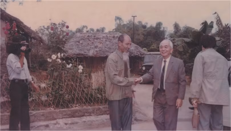 Đại tướng Võ Nguyên Giáp tới thăm gia đình ông Nguyễn Đức Phươn.jpg