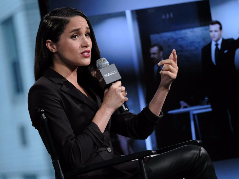 Chấm điểm gu thời trang của công nương Kate Middleton và Meghan Marke qua các tấm hình chia sẻ trên Internet ảnh 3