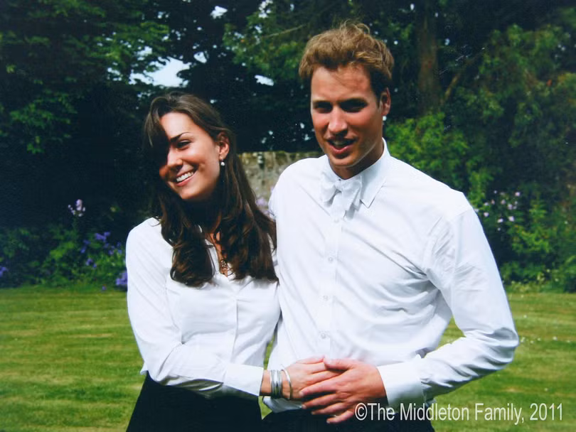 Chấm điểm gu thời trang của công nương Kate Middleton và Meghan Marke qua các tấm hình chia sẻ trên Internet ảnh 1