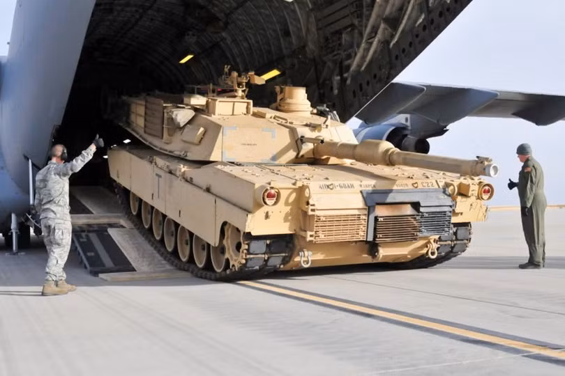 Việc chính phủ Mỹ quyết định bán số lượng lớn vũ khí cho Đài Loan khiến Trung Quốc nổi giận đe dọa trừng phạt các công ty Mỹ đang làm ăn với họ