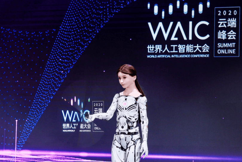 Robot trinh dien.png