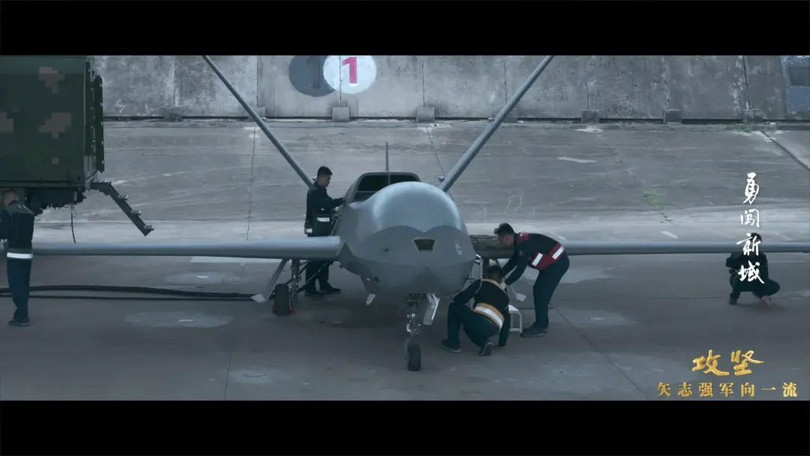 Kyrgyzstan thuat vien va WZ-10.jpg