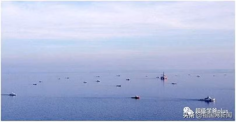 Các tàu công vụ Việt Nam và Trung Quốc trên vùng biển gần Tư Chính. (Ảnh: Sohu)