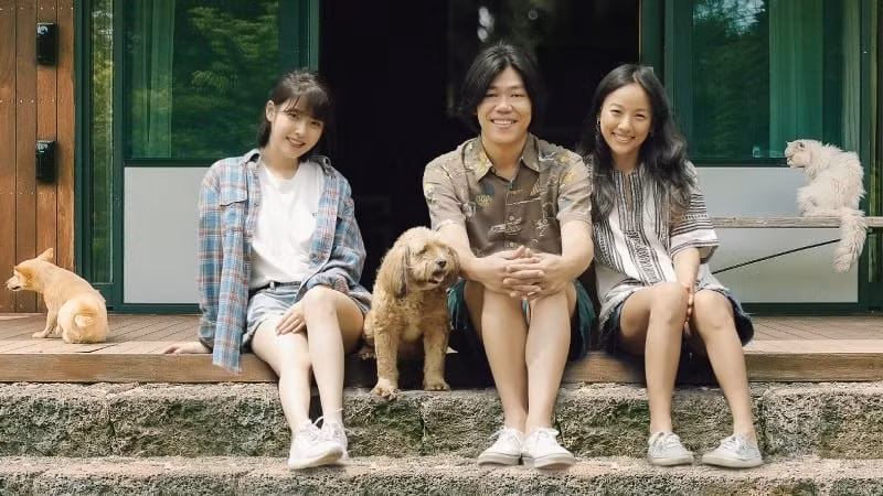 "Em gái quốc dân" IU: nghệ sĩ có tầm ảnh hưởng nhất Hàn Quốc ảnh 1