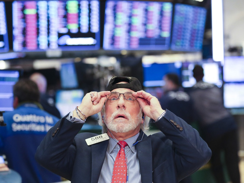 Thị trường chứng khoán Mỹ sụt giảm nghiêm trọng trong khi Tổng thống Donald Trump và Cục Dự trữ liên bang đổ vấy trách nhiệm cho nhau.