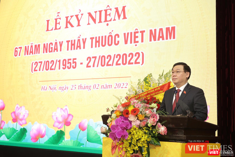 Chủ tịch Quốc hội Vương Đình Huệ biểu dương những thành tựu xuất sắc của đội ngũ thầy thuốc, nhà khoa học, cán bộ, nhân viên ngành y tế nói chung và BV Việt Đức nói riêng. Chủ tịch Quốc hội Vương Đình Huệ biểu dương những thành tựu xuất sắc của đội ngũ thầy thuốc, nhà khoa học, cán bộ, nhân viên ngành y tế nói chung và BV Việt Đức nói riêng.