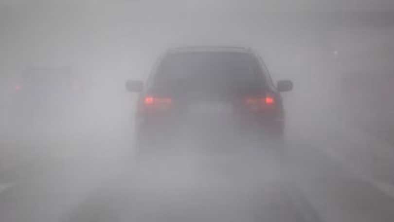 Lái xe gặp phải sương mù cần chú ý điều gì để đảm bảo an toàn? ảnh 8