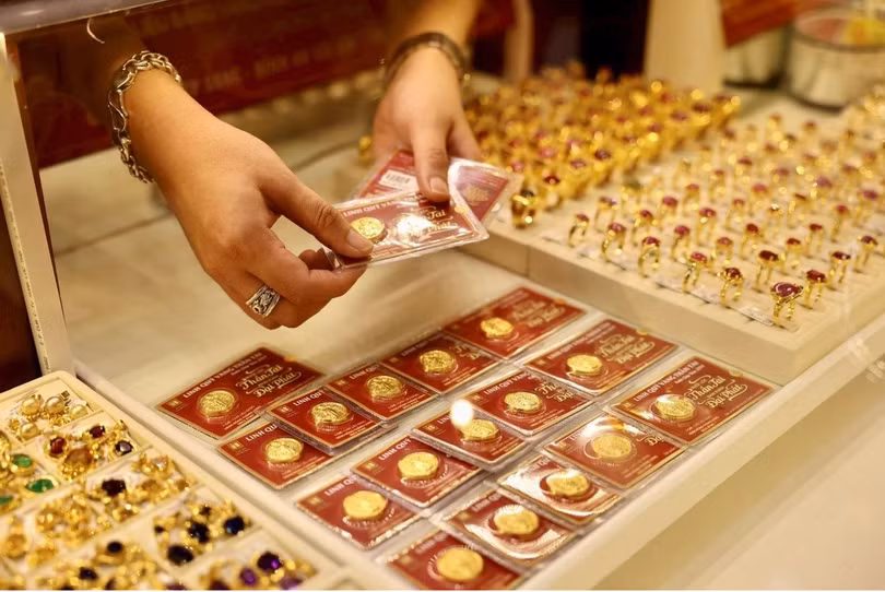 Giá vàng trong nước giảm 500.000 đồng/lượng. Ảnh: Quang Minh.