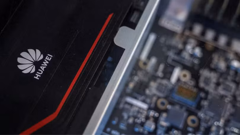 Huawei sẽ vận chuyển hàng loạt chip AI cho thị trường nội địa. Ảnh: Reuters.