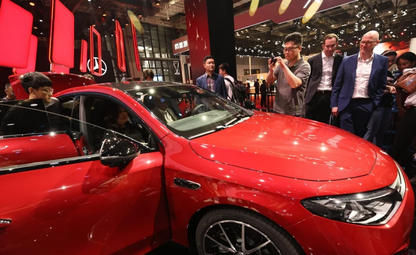 Mẫu xe Mercedes-Benz CLA tại Triển lãm ô tô Thượng Hải vào ngày 23 tháng 4 năm 2025. Ảnh: Xinhua.