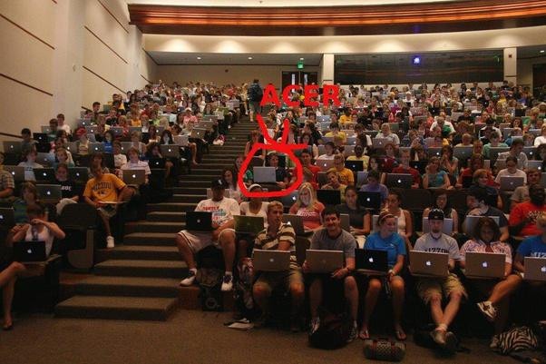 "Một mình ta lạc quan giữa đám đông"