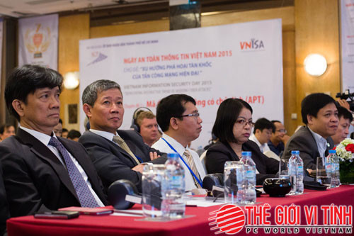 Lãnh đạo Bộ TTTTvà Sở TTTTTP.HCMtại sự kiện Ngày ATTT 2015.