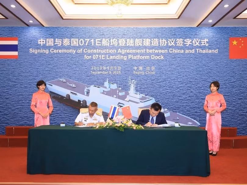 Việc Hải quân Thái Lan ký hợp đồng đặt mua chiếc tàu đổ bộ cỡ lớn Type 71E cho thấy quan hệ quân sự Thái Lan - Trung Quốc ngày càng chặt chẽ. Ảnh: Đa Chiều 